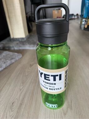 Yeti Yonder 1L water Bottle NWT